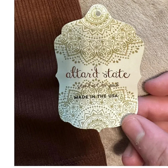 Altar'd State Cropped Mock Neck Ribbed Top Size Medium NWT Brown Long Sleeved - Picture 5 of 8